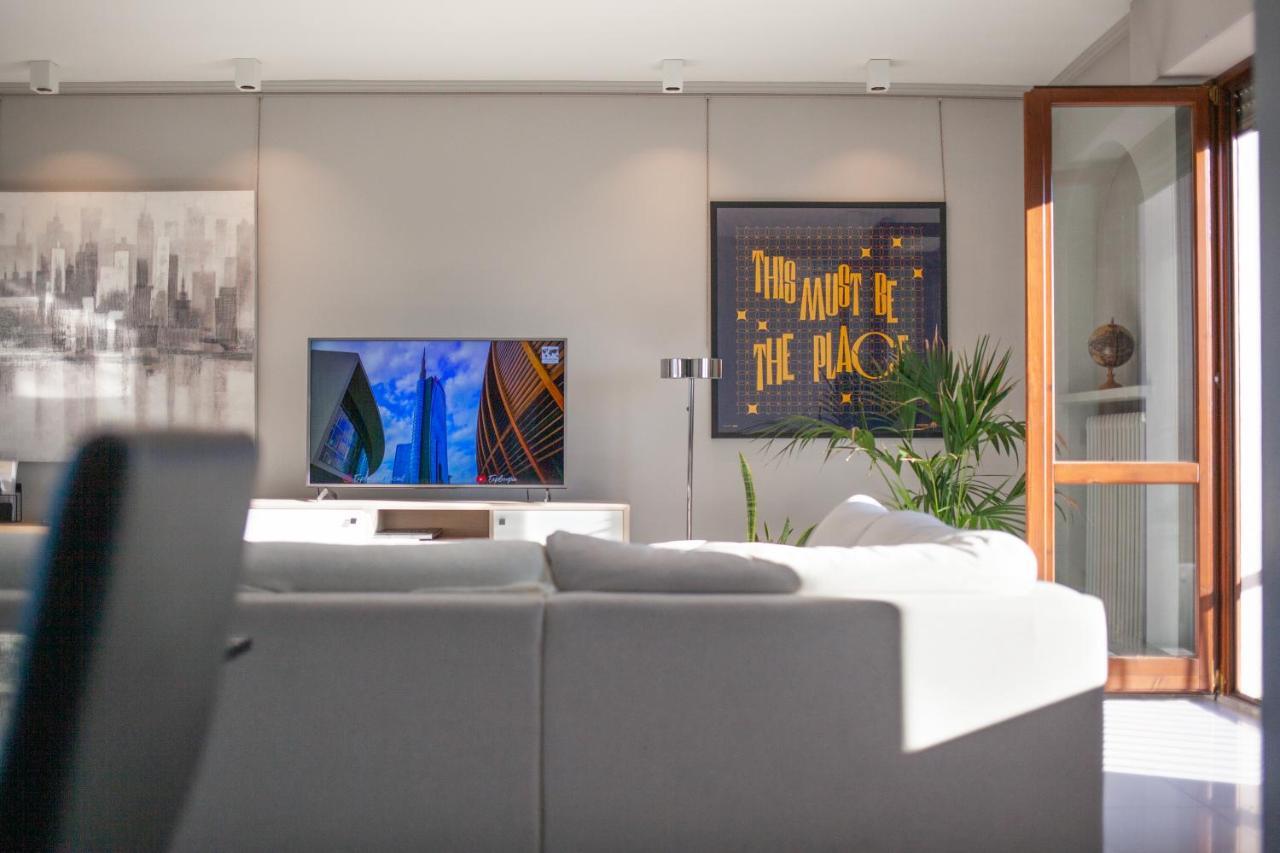Stelvio Rooftop - Penthouse Skyline With Terrace And Jacuzzi Milán Exterior foto